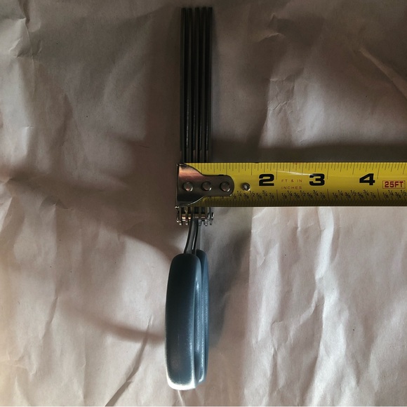 2009 Avon Blue Shredder Scissors with Matching Blue Pouch - Picture 8 of 9